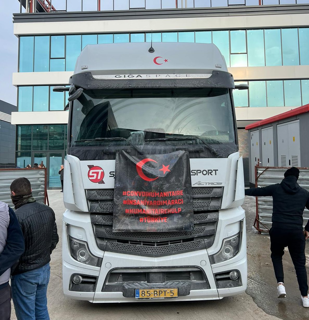 Sjouwenman Transport levert humanitaire goederen af in Turkije